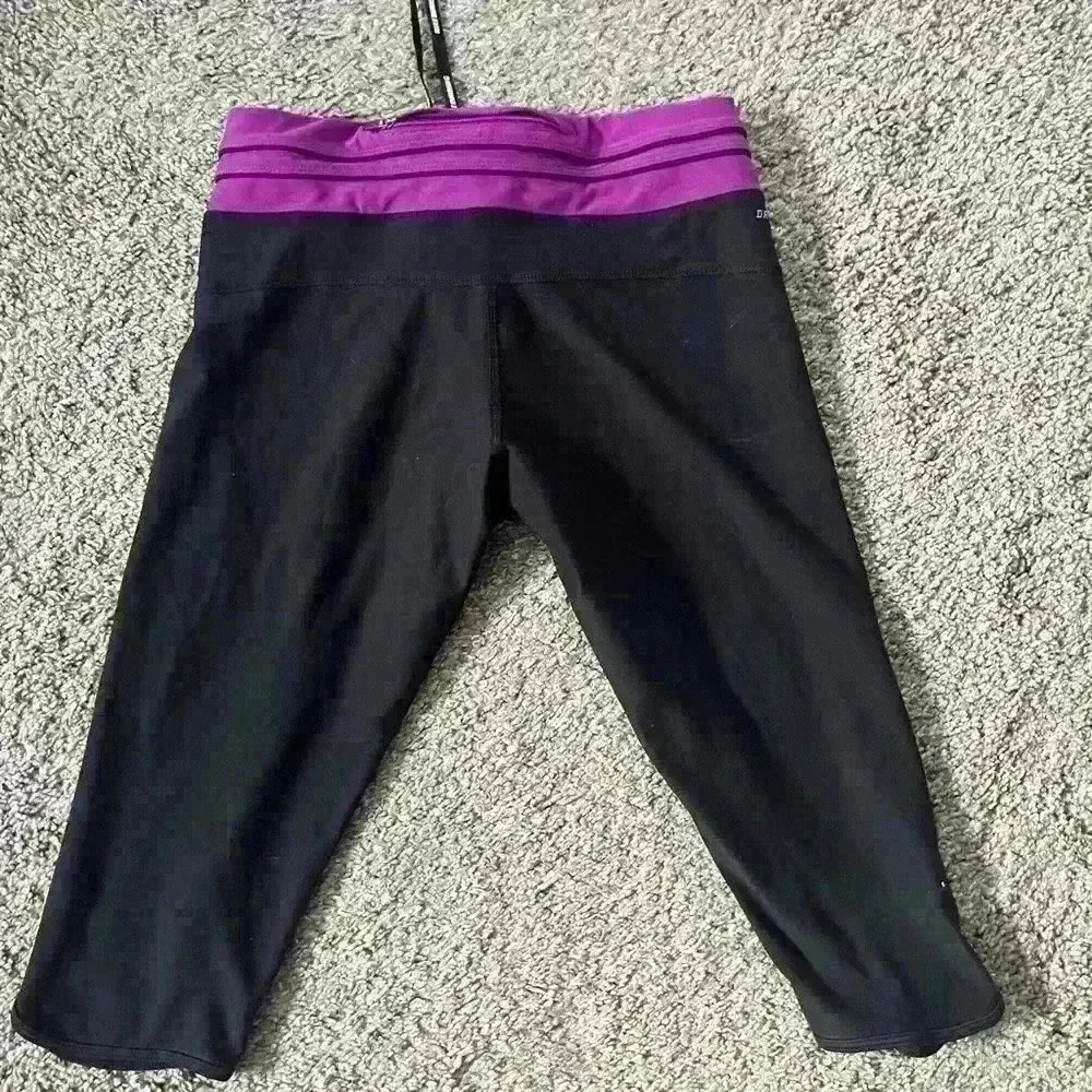 Nike Dry fit Capri | Medium | Workout Pants | Athletic wear | Zipper Pocket